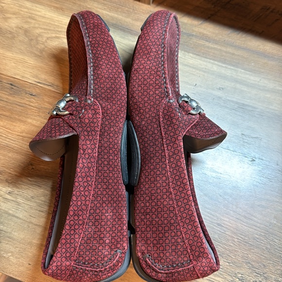 Ferragamo Gancini red suede driving loafer - Picture 5 of 9